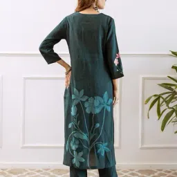 nehamta Women Floral Print Straight Kurta Set image 4