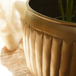 pure home and living Bronze Metal Planter  image 4
