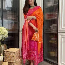 svaraa Women Printed Straight Kurta Set with Dupatta image 4