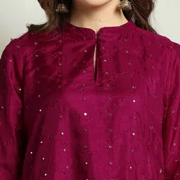 avaasa mix n' match Women Embroidered Asymmetric Kurta image 4