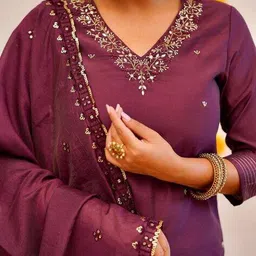 nyrika Women Embroidered Straight Kurta Set image 4