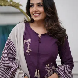 nyrika Women Printed Straight Kurta Set image 4