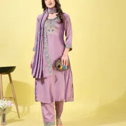 svaraa Women Embroidered Straight Kurta Set image 5
