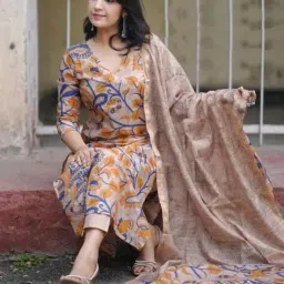 gosriki Women Floral Straight Kurta Set image 5