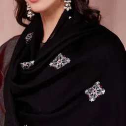 fabindia Women Floral Embroidered Woolen Stole image 5