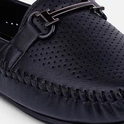 id Women Slip-Ons With Synthetic Upper image 5