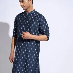 indus route by pantaloons Men Printed Regular Fit Long Kurta with Mandarin Collar image 5