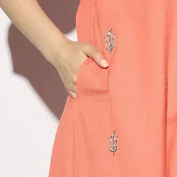 svrnaa by azorte Embroidered Straight Kurta image 5