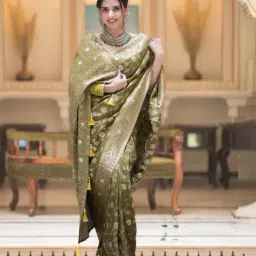 coco brown Women Silk Saree with Contrast Border  image 5