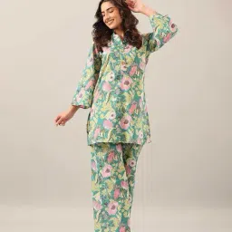 nirvaan Women Floral Print Straight Kurta with Pants Set image 5