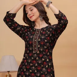 mialo fashion x ag Women Floral Straight Kurti image 5