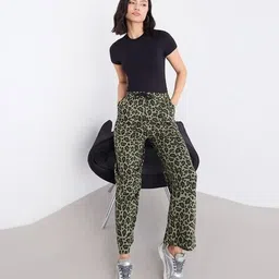 styli Women Flexi Waist Wide Trackpant image 5