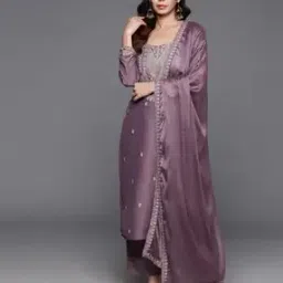 besucher Women Embroidery Straight Kurta Set-picture-11