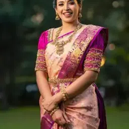 anjaneya sarees Women Floral Woven Banarasi Saree with Contrast Border-picture-39