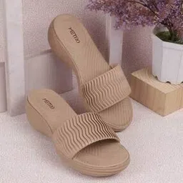 metro Women Slip-On Round-Toe Wedges-picture-23