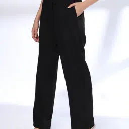 fig Women Mid-Rise Relaxed Fit Trousers with Insert Pockets image 1