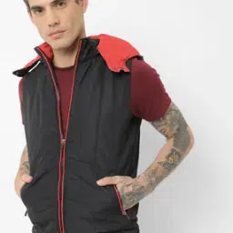 the indian garage co Quilted Slim Fit Gilet with Detachable Hood-picture-19