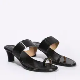 Women Toe-Ring Chunky Heeled Sandals-image-1