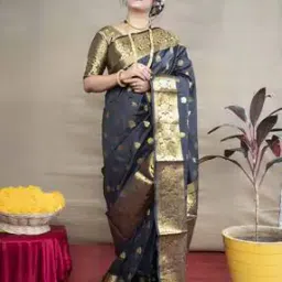 vastrahaar Women Floral Woven Kanjeevaram Saree with Contrast Border-picture-19