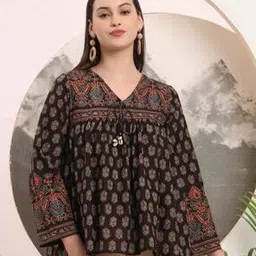 Women Floral Empire Tunic with V-Neck-image-53
