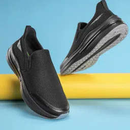 red tape Men Sports Shoes with Mesh Upper image 1