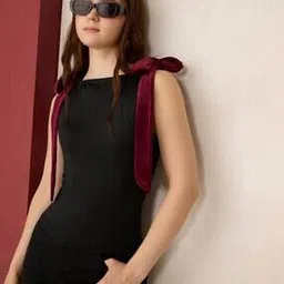 outzidr Women Boat-Neck Fitted Top-picture-10