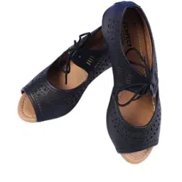 perfect step Women Flat Sandals with Synthetic Upper-picture-16
