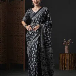 Women Floral Print Saree with Contrast Border-image-45