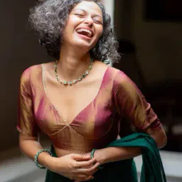 suta Women Self-design Blouse image 1