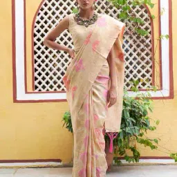 janasya Women Floral Woven Saree with Contrast Border & Tassels image 1