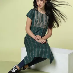 acai Women Striped Straight Kurta image 1