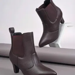 clog london Women Ankle-Length Boots image 1