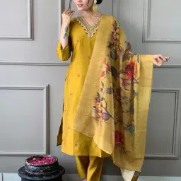 svaraa Women V-Neck Straight Kurta Set image 1