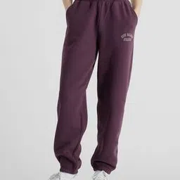 new balance Women Relaxed Fit Pleated Jogger Pants with Logo Print-picture-11