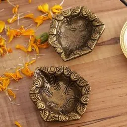 Pack of 2 Brass Floral Designed Diya-image-2