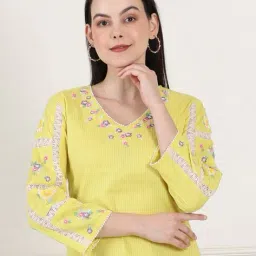 Women Floral Embroidered Pure Cotton Straight Kurta image 1