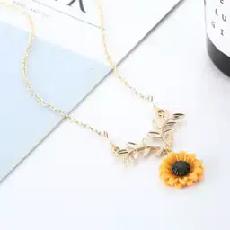 pinapes Gold-Plated Floral Shape Necklace-picture-23