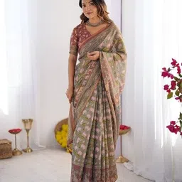 almaari fashion Women Floral Print Saree with Contrast Border image 1