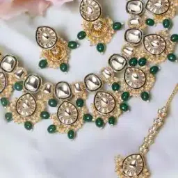 oomph Women Gold-Plated Kundan-Studded Necklace & Earrings with Mangtika-picture-25