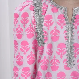 THE PONY & PEONY CO. Girls Ethnic Motifs Printed Regular Gotta Patti Kurta with Palazzos & With Dupatta image 2