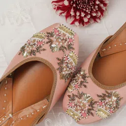 GLAM STORY Women Peach-Coloured Embellished Ethnic Mojaris Flats-picture-11