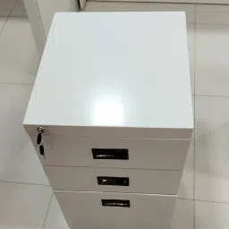 HUB'S PEDASTEL – Modern Pedestal image 1