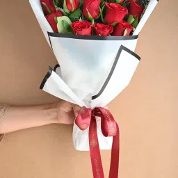 FlowerAura Fresh Live Flower Bouquet of 15 Roses In Happy Annoversary Design Packing For Anniversary Gift & Gift For Girlfriend, Boyfriend, Colleagues, Husband, Wife & Parents (Same Day Delivery) image 4