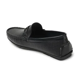 Carlton London Men Lightweight Textured Comfort Insole Horsebit Loafers image 3