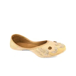 DESI COLOUR Women Embellished Ethnic Mojaris Flats-image-47