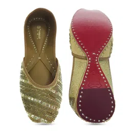 Fulkari Embellished Round Toe Leather Mojaris image 4