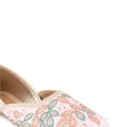 Anouk Embroidered Mojaris image 4