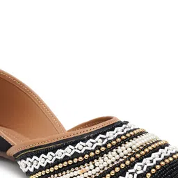 Retro Walk Embellished Ethnic Mojaris image 2