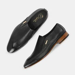 Lafattio Men Textured Leather Slip-On Shoes image 3