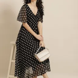 Qurvii Black Georgette A-Line Midi Dress image 5